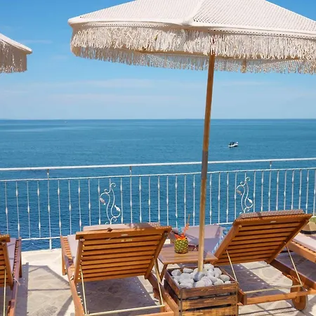 Dolphin Bay Boutique Complex