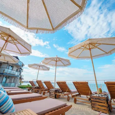 Dolphin Bay Boutique Complex Хотел